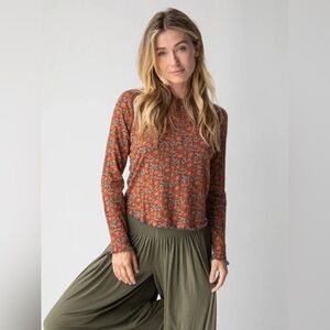 Natural Life Lily Knit long-sleeve Tee Cotton Lettuce-edge Boho Floral Medium
